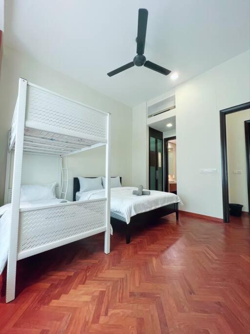 Apartment Strait Quay Marina Cozy With Bathtub By Uptrend Management