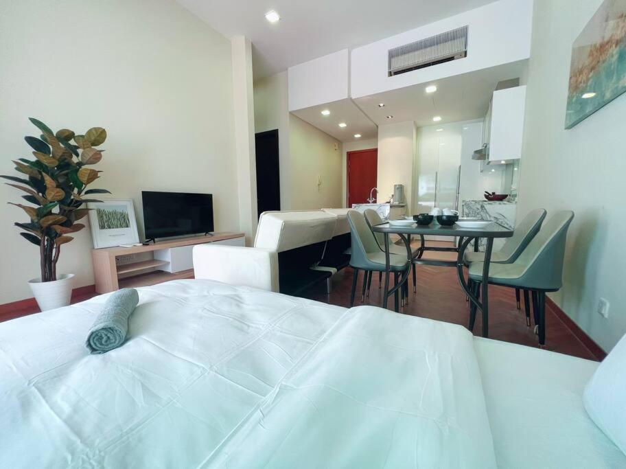 Strait Quay Marina Cozy With Bathtub By Uptrend Management Apartment *