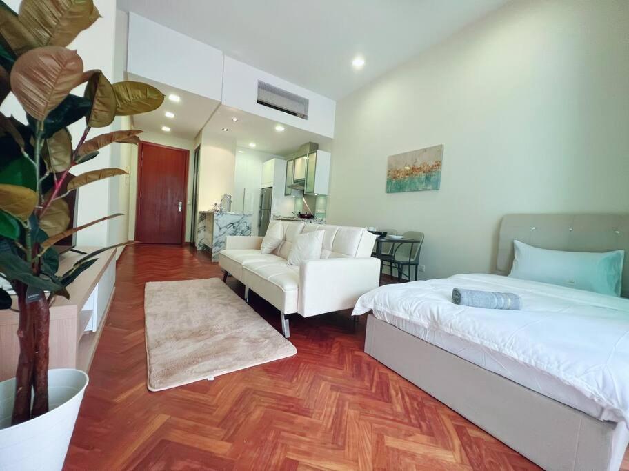 Strait Quay Marina Cozy With Bathtub By Uptrend Management Apartment